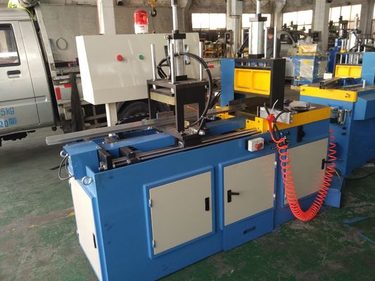Mesin pemotong gergaji aluminium CNC otomatis untuk memotong pipa profil aluminium dan batang